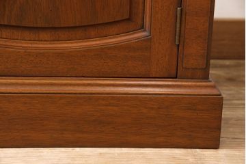 中古　美品　DREXEL HERITAGE(ドレクセルヘリテイジ)　Triune(トライユン)　クラシカルな佇まいのサイドボード(キャビネット、リビングボード)(定価約54万円)(R-050390)