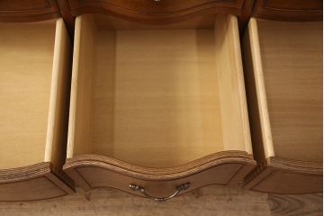 中古　美品　DREXEL HERITAGE(ドレクセルヘリテイジ)　Touraine(ツーレイン)　エレガントな雰囲気が魅力的なチェスト(サイドボード、引き出し)(定価約49万円)(R-050391)