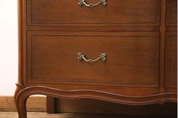 中古　美品　DREXEL HERITAGE(ドレクセルヘリテイジ)　Touraine(ツーレイン)　エレガントな雰囲気が魅力的なチェスト(サイドボード、引き出し)(定価約49万円)(R-050391)