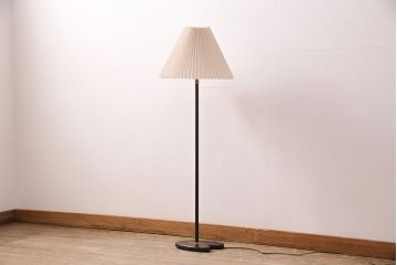 ヴィンテージ家具　デンマーク　シンプルなデザインで取り入れやすいフロアスタンド(スタンド照明、スタンドライト、ビンテージ)(R-050394)