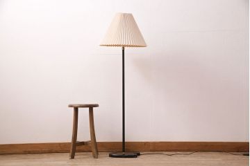 ヴィンテージ家具　デンマーク　シンプルなデザインで取り入れやすいフロアスタンド(スタンド照明、スタンドライト、ビンテージ)(R-050394)