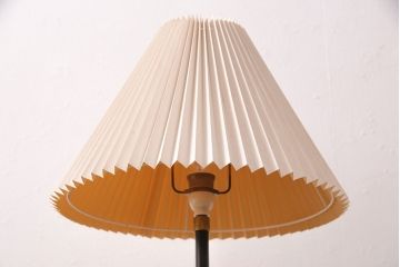 ヴィンテージ家具　デンマーク　シンプルなデザインで取り入れやすいフロアスタンド(スタンド照明、スタンドライト、ビンテージ)(R-050394)