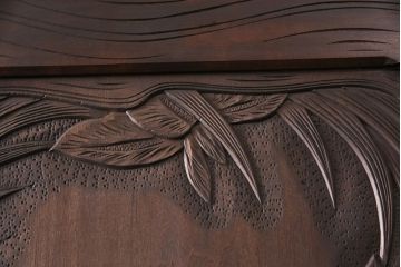 中古　軽井沢彫　衣装盆付き　菖蒲の彫刻が美しい和箪笥(衣装タンス、チェスト、着物箪笥、収納箪笥、整理箪笥)(R-050398)