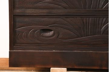 中古　軽井沢彫　衣装盆付き　菖蒲の彫刻が美しい和箪笥(衣装タンス、チェスト、着物箪笥、収納箪笥、整理箪笥)(R-050398)