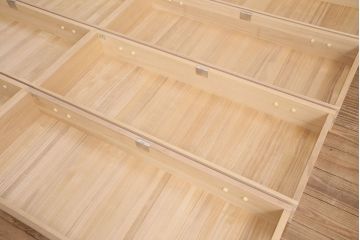 中古　国産　気品あふれる佇まいが魅力の総桐箪笥(並厚、桐たんす)(衣装箪笥、和タンス、引き出し、桐たんす)(R-050400)