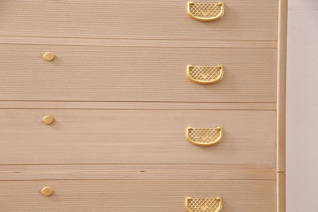 中古　国産　気品あふれる佇まいが魅力の総桐箪笥(並厚、桐たんす)(衣装箪笥、和タンス、引き出し、桐たんす)(R-050400)