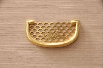 中古　国産　気品あふれる佇まいが魅力の総桐箪笥(並厚、桐たんす)(衣装箪笥、和タンス、引き出し、桐たんす)(R-050400)