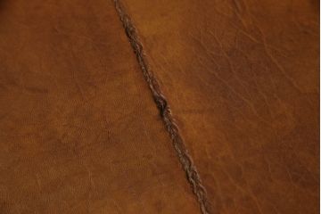 フランスアンティーク　高級品!　チーク材　真鍮の装飾が目を惹くレザートップテーブル(ワークデスク、在宅ワーク、在宅用)(R-050401)