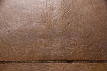 フランスアンティーク　高級品!　チーク材　真鍮の装飾が目を惹くレザートップテーブル(ワークデスク、在宅ワーク、在宅用)(R-050401)