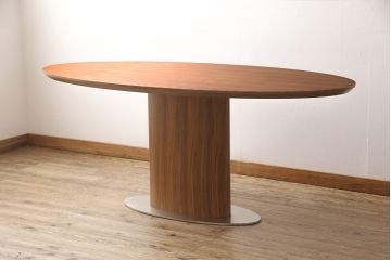 中古　ブランド家具　モダンスタイルにおすすめ!　洗練されたデザインが光るダイニングテーブル(カウンターテーブル、バーテーブル)(R-050402)
