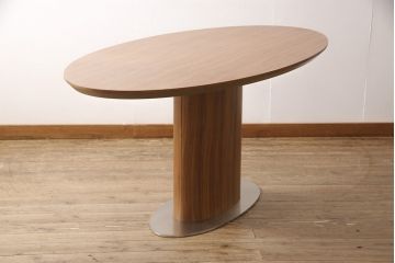 中古　ブランド家具　モダンスタイルにおすすめ!　洗練されたデザインが光るダイニングテーブル(カウンターテーブル、バーテーブル)(R-050402)