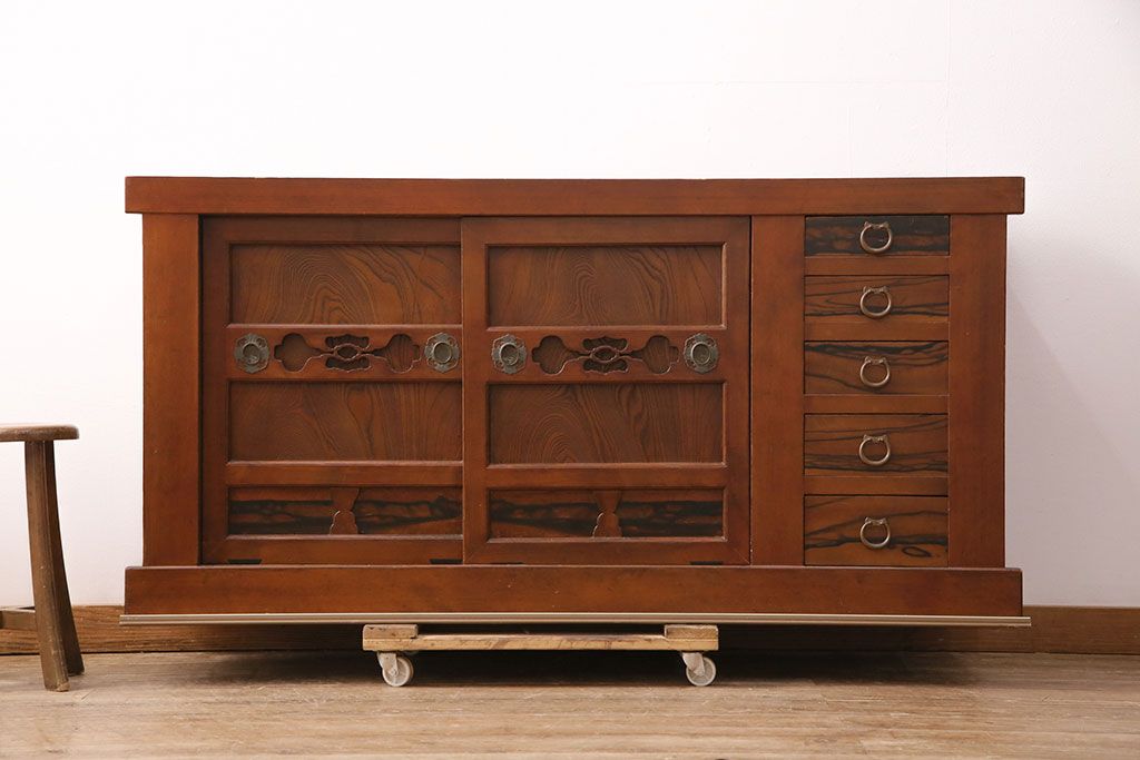 和製アンティーク　上手物!堂々とした存在感を放つ、珍しい五尺サイズの水屋箪笥・下段(サイドボード、収納棚、戸棚、重ね箪笥)(R-050405)