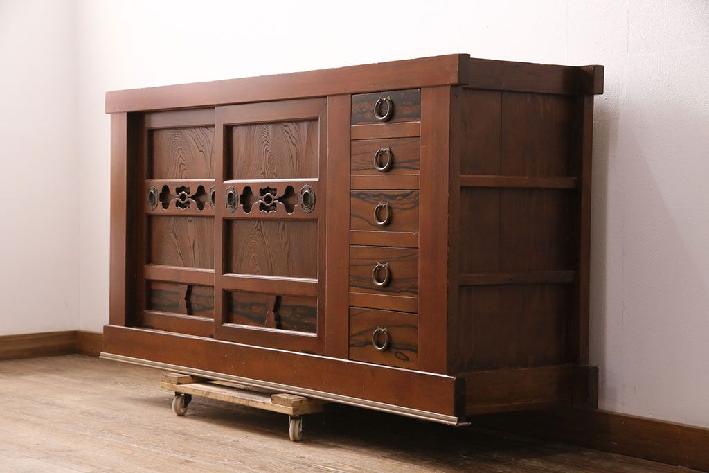 和製アンティーク　上手物!堂々とした存在感を放つ、珍しい五尺サイズの水屋箪笥・下段(サイドボード、収納棚、戸棚、重ね箪笥)(R-050405)