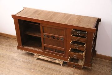 和製アンティーク　上手物!堂々とした存在感を放つ、珍しい五尺サイズの水屋箪笥・下段(サイドボード、収納棚、戸棚、重ね箪笥)(R-050405)