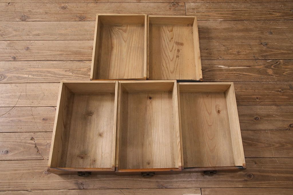 和製アンティーク　上手物!堂々とした存在感を放つ、珍しい五尺サイズの水屋箪笥・下段(サイドボード、収納棚、戸棚、重ね箪笥)(R-050405)