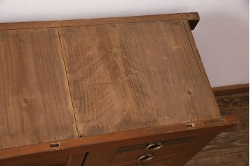 和製アンティーク　上手物!堂々とした存在感を放つ、珍しい五尺サイズの水屋箪笥・下段(サイドボード、収納棚、戸棚、重ね箪笥)(R-050405)