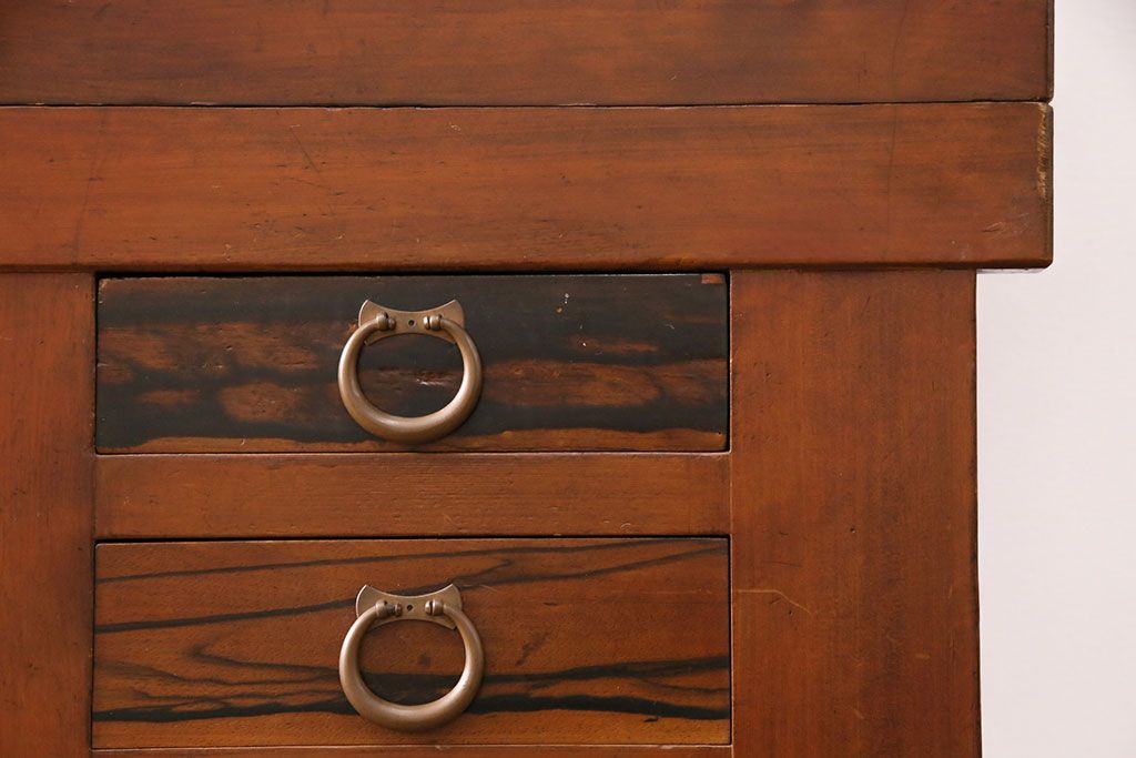 和製アンティーク　上手物!堂々とした存在感を放つ、珍しい五尺サイズの水屋箪笥・下段(サイドボード、収納棚、戸棚、重ね箪笥)(R-050405)