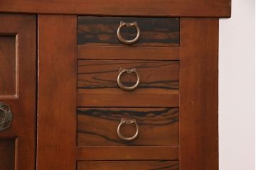 和製アンティーク　上手物!堂々とした存在感を放つ、珍しい五尺サイズの水屋箪笥・下段(サイドボード、収納棚、戸棚、重ね箪笥)(R-050405)