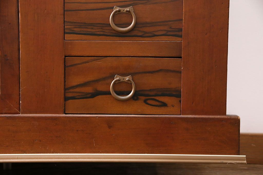 和製アンティーク　上手物!堂々とした存在感を放つ、珍しい五尺サイズの水屋箪笥・下段(サイドボード、収納棚、戸棚、重ね箪笥)(R-050405)