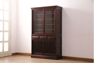 中古　美品　国産民芸家具　落ち着きのある色合いが魅力の食器棚(収納棚、戸棚、飾り棚、水屋箪笥)(R-050406)