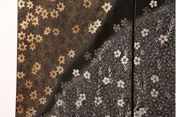 中古　美品　民芸家具　木曽塗り　3種の花の図柄が空間を彩る衝立(つい立て、パーテーション)(R-050410)