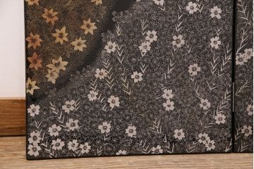 中古　美品　民芸家具　木曽塗り　3種の花の図柄が空間を彩る衝立(つい立て、パーテーション)(R-050410)