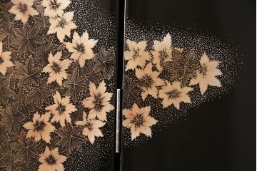 中古　美品　民芸家具　木曽塗り　3種の花の図柄が空間を彩る衝立(つい立て、パーテーション)(R-050410)