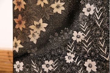 中古　美品　民芸家具　木曽塗り　3種の花の図柄が空間を彩る衝立(つい立て、パーテーション)(R-050410)