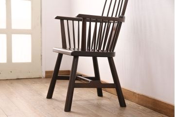 中古　美品　松本民芸家具　こだわりのインテリアにおすすめ!総ケヤキ材製のコムバックアームチェア(板座チェア、椅子、ダイニングチェア)(R-050411)