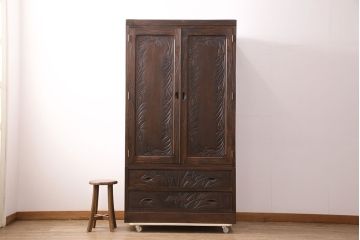 中古　軽井沢彫　菖蒲の彫刻が美しいワードローブ(洋服タンス、和箪笥)(R-050417)
