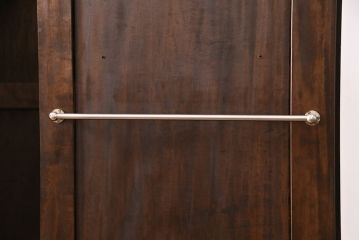 中古　軽井沢彫　菖蒲の彫刻が美しいワードローブ(洋服タンス、和箪笥)(R-050417)