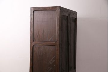 中古　軽井沢彫　菖蒲の彫刻が美しいワードローブ(洋服タンス、和箪笥)(R-050417)