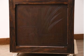 中古　軽井沢彫　菖蒲の彫刻が美しいワードローブ(洋服タンス、和箪笥)(R-050417)