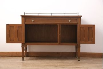 中古　アメリカ製　DREXEL HERITAGE(ドレクセルヘリテイジ)　Triune(トライユン)　ディスプレイ台にもおすすめの小振りなサイドボード(キャビネット、作業台、収納棚)(R-050419)