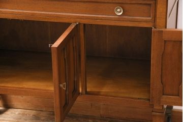 中古　アメリカ製　DREXEL HERITAGE(ドレクセルヘリテイジ)　Triune(トライユン)　ディスプレイ台にもおすすめの小振りなサイドボード(キャビネット、作業台、収納棚)(R-050419)