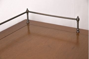 中古　アメリカ製　DREXEL HERITAGE(ドレクセルヘリテイジ)　Triune(トライユン)　ディスプレイ台にもおすすめの小振りなサイドボード(キャビネット、作業台、収納棚)(R-050419)