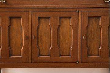 中古　アメリカ製　DREXEL HERITAGE(ドレクセルヘリテイジ)　Triune(トライユン)　ディスプレイ台にもおすすめの小振りなサイドボード(キャビネット、作業台、収納棚)(R-050419)