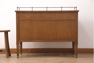 中古　アメリカ製　DREXEL HERITAGE(ドレクセルヘリテイジ)　Triune(トライユン)　ディスプレイ台にもおすすめの小振りなサイドボード(キャビネット、作業台、収納棚)(R-050419)