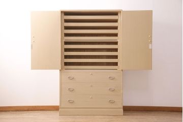 中古　伝統工芸　淡い色味の引手が上品さを引き立てる高級な加茂総桐箪笥(総桐たんす、和タンス、衣装箪笥、柾目、胴厚)(定価約90万円)(R-050420)