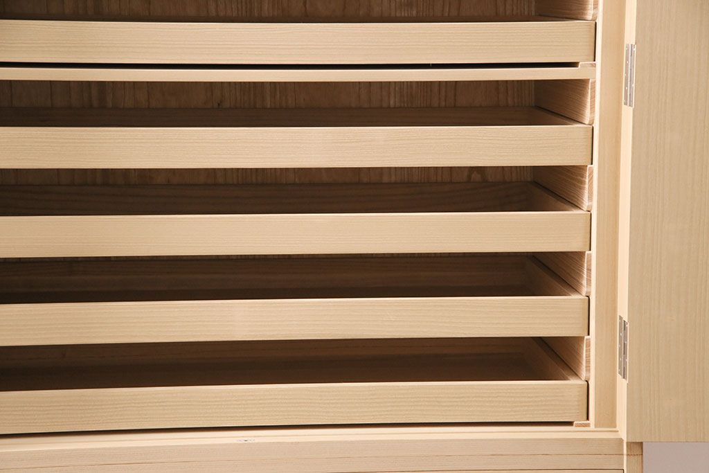 中古　伝統工芸　淡い色味の引手が上品さを引き立てる高級な加茂総桐箪笥(総桐たんす、和タンス、衣装箪笥、柾目、胴厚)(定価約90万円)(R-050420)