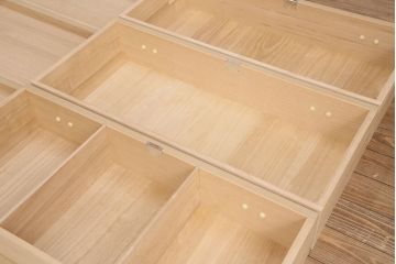 中古　伝統工芸　淡い色味の引手が上品さを引き立てる高級な加茂総桐箪笥(総桐たんす、和タンス、衣装箪笥、柾目、胴厚)(定価約90万円)(R-050420)