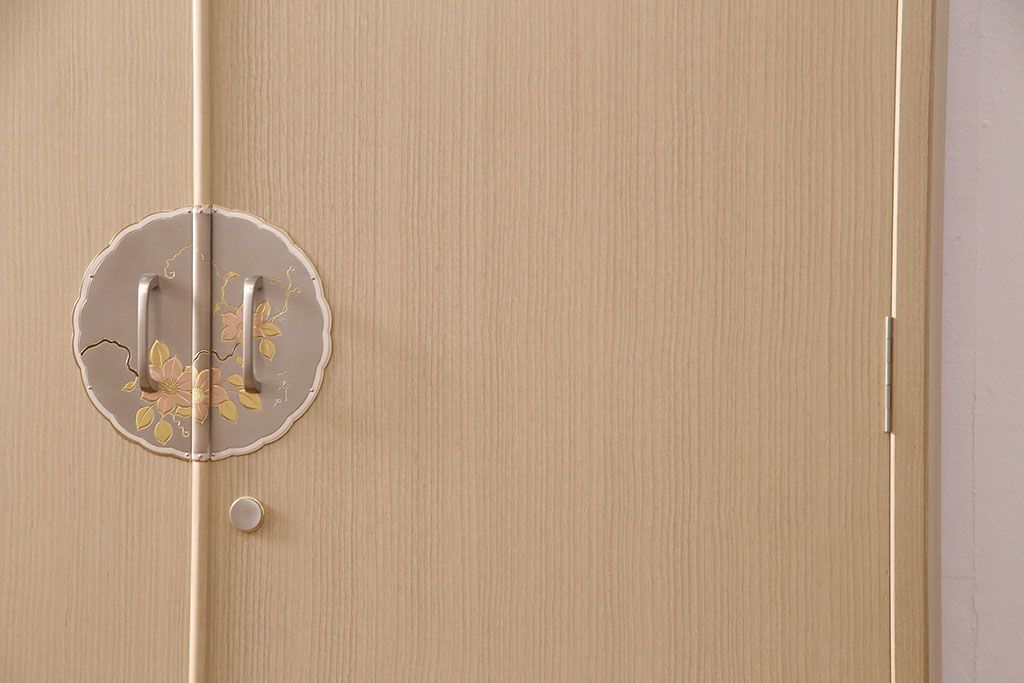 中古　伝統工芸　淡い色味の引手が上品さを引き立てる高級な加茂総桐箪笥(総桐たんす、和タンス、衣装箪笥、柾目、胴厚)(定価約90万円)(R-050420)