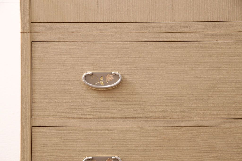 中古　伝統工芸　淡い色味の引手が上品さを引き立てる高級な加茂総桐箪笥(総桐たんす、和タンス、衣装箪笥、柾目、胴厚)(定価約90万円)(R-050420)