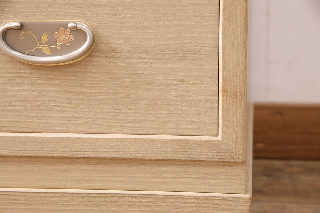 中古　伝統工芸　淡い色味の引手が上品さを引き立てる高級な加茂総桐箪笥(総桐たんす、和タンス、衣装箪笥、柾目、胴厚)(定価約90万円)(R-050420)