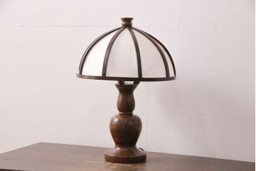 中古　たくみ工芸　ケヤキ・栗材　モダンな佇まいが魅力の丸傘電気スタンド(デスクスタンド、置き型照明、卓上照明)(R-050421)