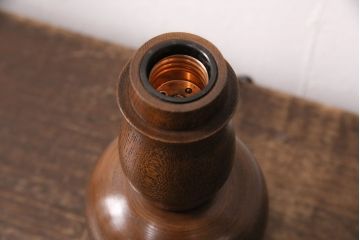 中古　たくみ工芸　ケヤキ・栗材　モダンな佇まいが魅力の丸傘電気スタンド(デスクスタンド、置き型照明、卓上照明)(R-050421)