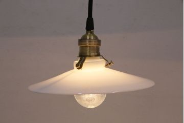 アンティーク照明　古き良き時代の味を感じる平笠シェードのペンダントライト2個セット(吊り下げ照明、天井照明)(R-050422)