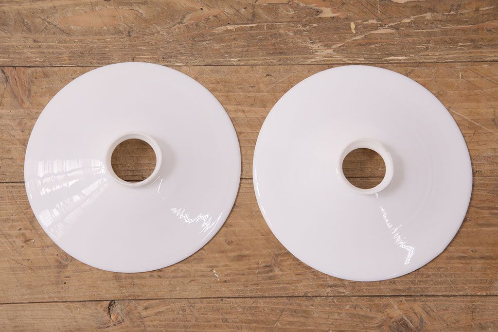 アンティーク照明　古き良き時代の味を感じる平笠シェードのペンダントライト2個セット(吊り下げ照明、天井照明)(R-050422)