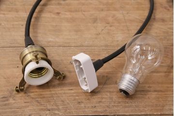 アンティーク照明　古き良き時代の味を感じる平笠シェードのペンダントライト2個セット(吊り下げ照明、天井照明)(R-050422)