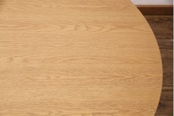 中古　arflex(アルフレックス)　MEDUSA(メデューサ)シリーズ　洗練されたデザインが目を惹くテーブル(ダイニングテーブル、ラウンドテーブル)(R-050426)